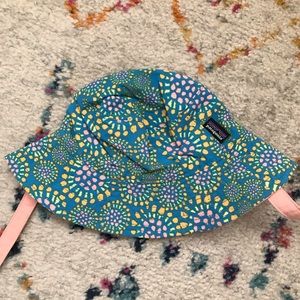 Patagonia baby bucket hat 0-3 month